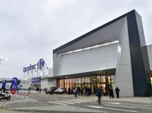 First ski slope in a mall in Romania First ski slope in a mall in Romania